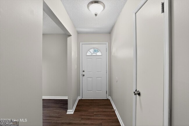 Foto del edificio - 3016 Mistletoe Ave