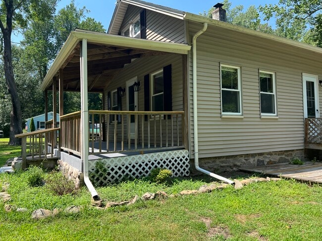 Building Photo - 734 Old Clinton Rd