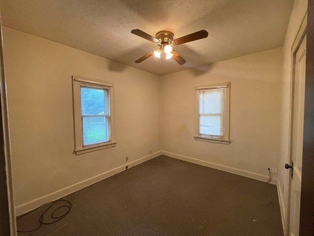 Foto del edificio - 934 Silvercrest Ave
