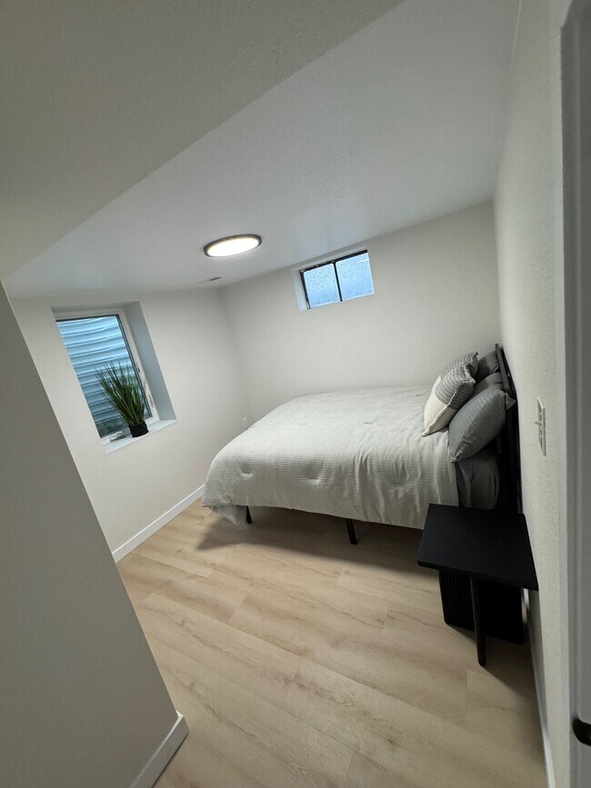 Building Photo - 8551 Circle Dr
