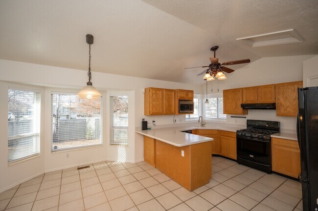 Foto del edificio - 8004 Old Barn Dr