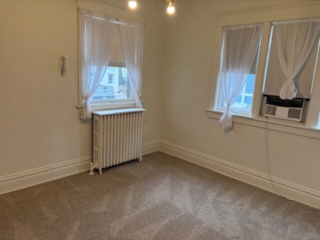 Dormitorio trasero - 1113 W Moss Ave