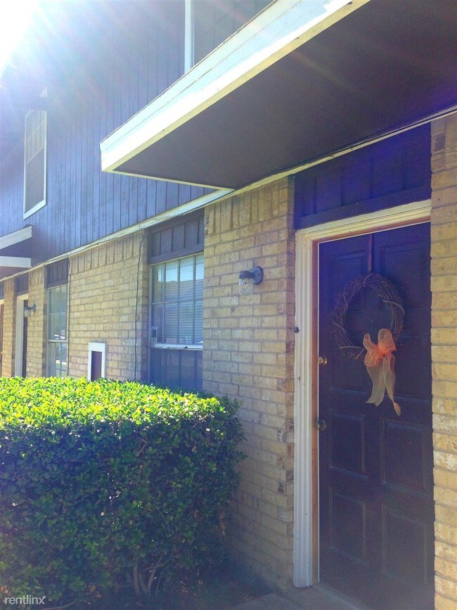 Building Photo - 2110 W Hickory St