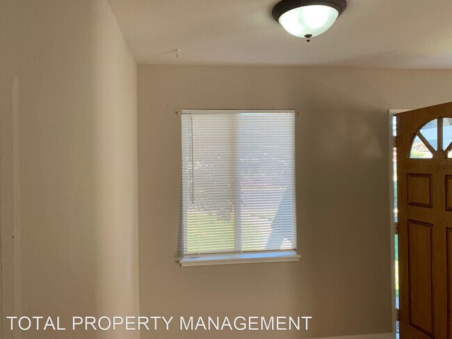 Foto del edificio - 3 br, 2 bath House - 151 VICTOR AVE