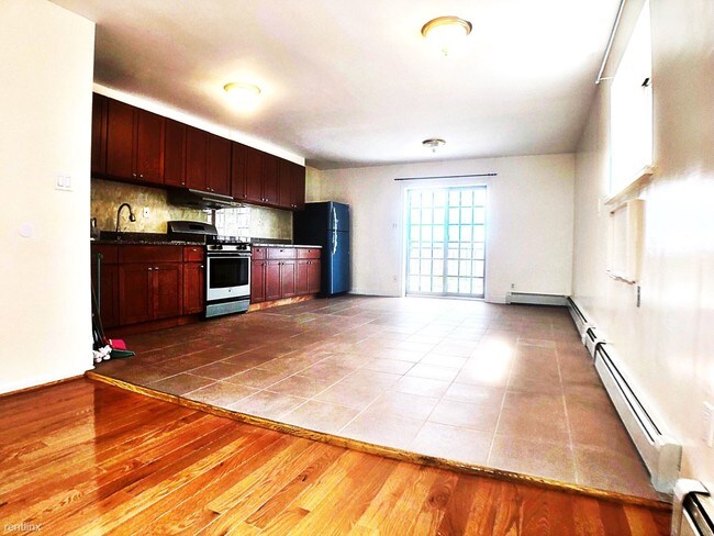 Foto del edificio - 3 br, 2 bath Duplex - 2245 Ryder St