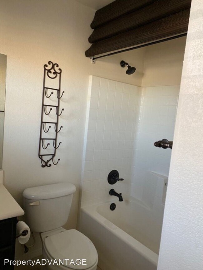 Building Photo - 5 br, 4.5 bath House - 7671 Stonegate Drive