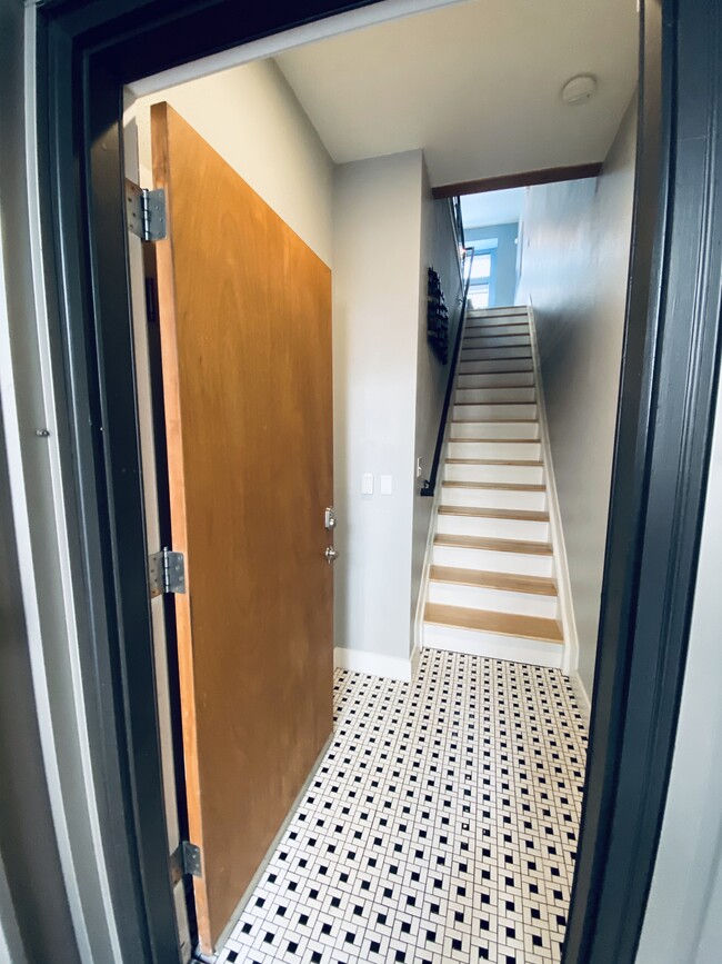 Interior Entryway - 2900 Inca St