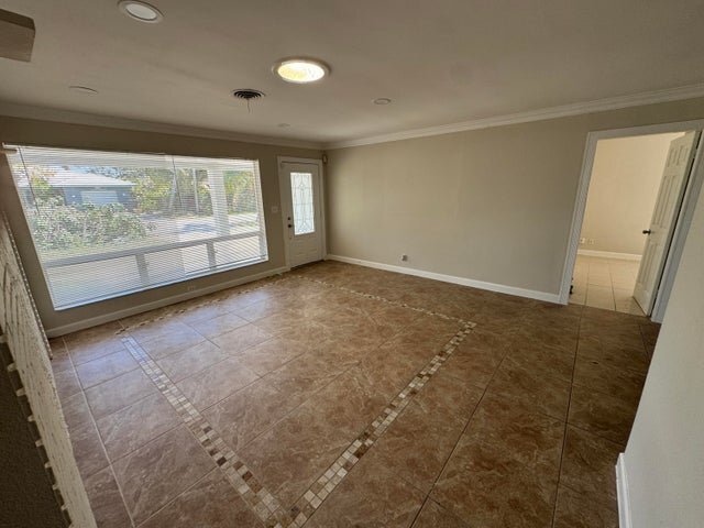 Foto del edificio - 349 NE 31st St