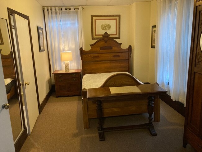 Foto del edificio - 110 Grovers Ave