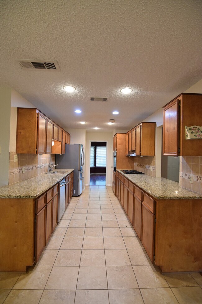 Building Photo - 2433 Canyon Creek Dr