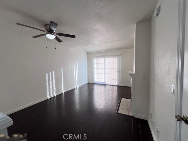 Foto del edificio - 8167 Vineyard Ave