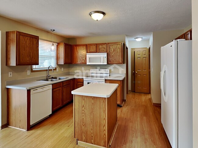 Building Photo - 5766 Wellbrid Dr