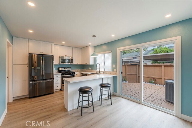 Building Photo - 28 Hollowglen