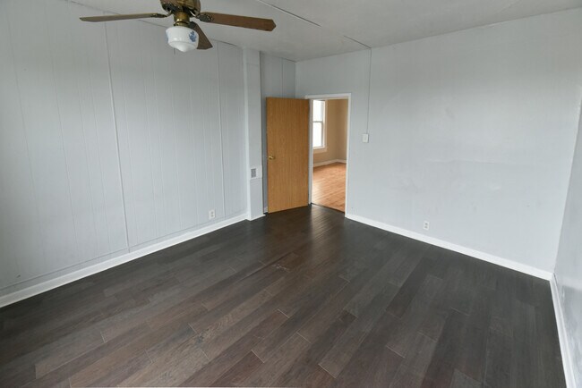 front br second floor - 3407 W Pierce St