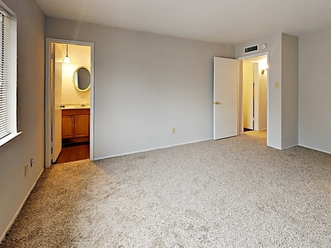 Building Photo - No Application Fee* Plus $250 Off First & ...