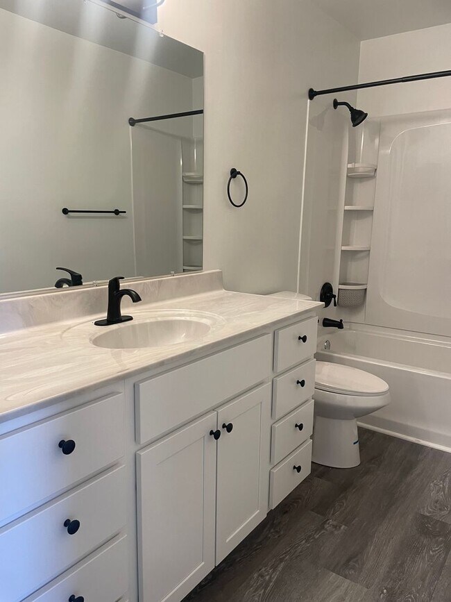 Foto del edificio - 6491 Carefree Ln