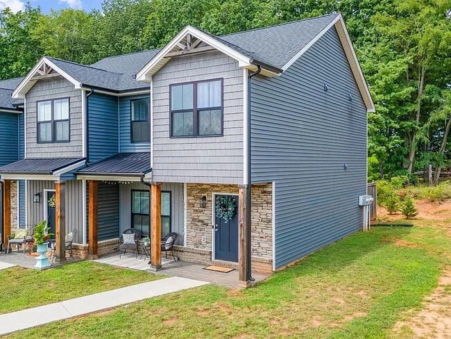 Building Photo - 186 Sunburst Villa Dr
