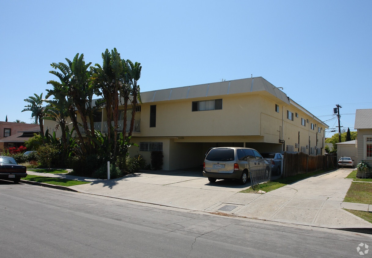 Building Photo - 423 N Harvard Blvd