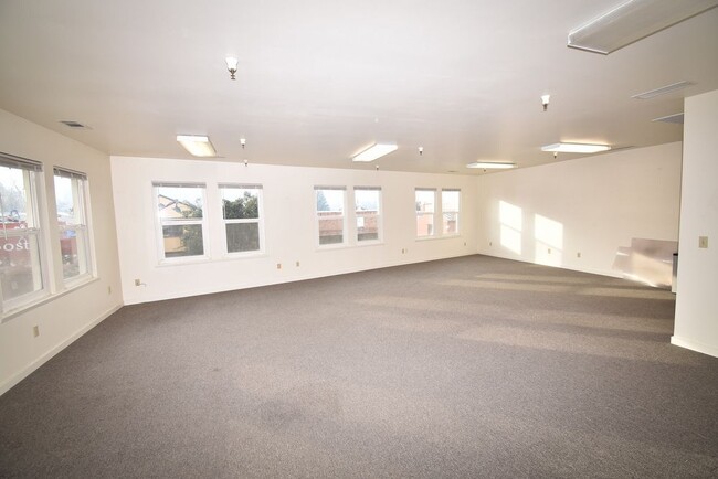 Building Photo - WCS 138 E Main F - 1
