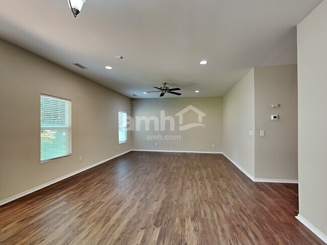 Building Photo - 15 Bevington Ct