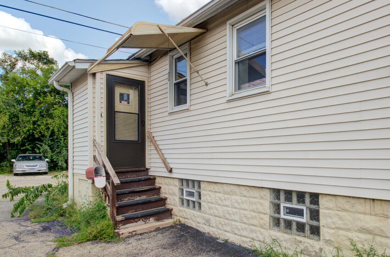 Primary Photo - 525 N Chicago St