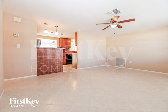 Foto del edificio - 7600 Topay Ln