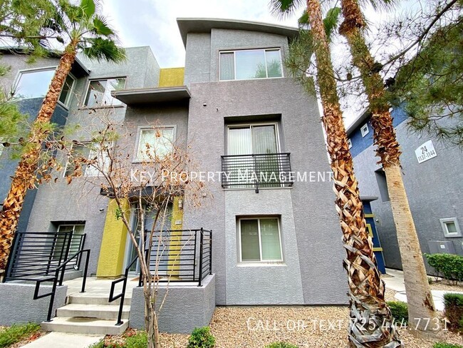 Foto del edificio - 3 BEDROOM 4 BATH UPGRADED TOWNHOME WITH 2 ...
