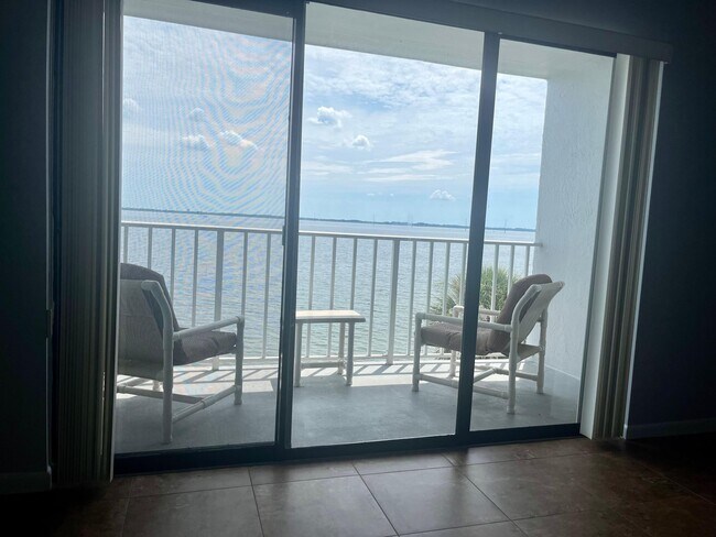 Foto del edificio - 6850 US-1