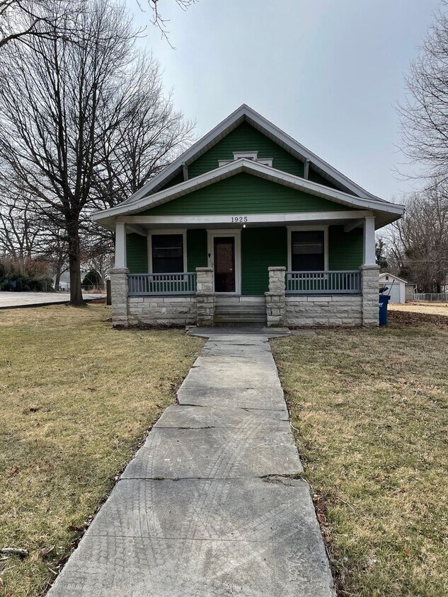 1925 Grand Ave, Carthage, MO 64836 House Rental in Carthage, MO