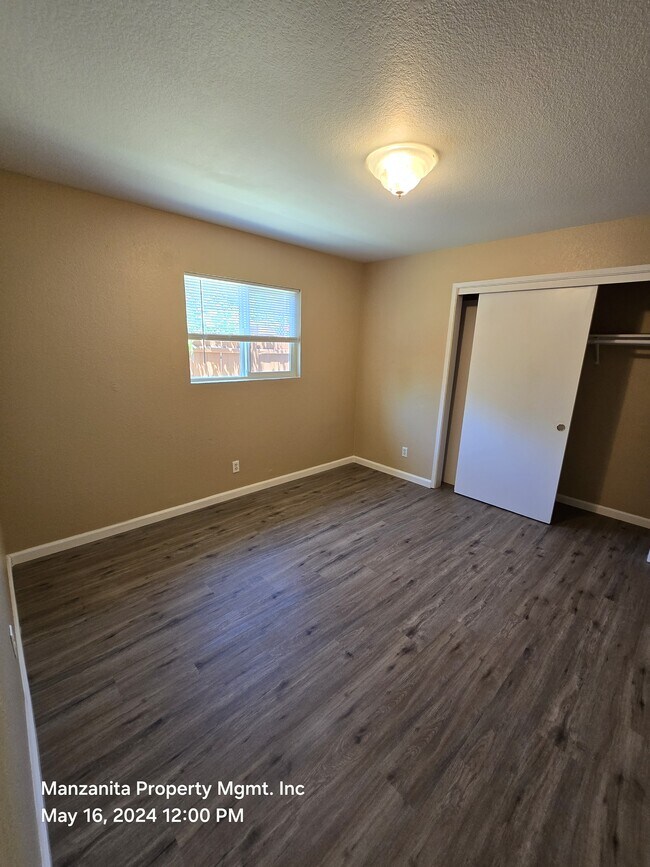 Building Photo - 3640 Oak St