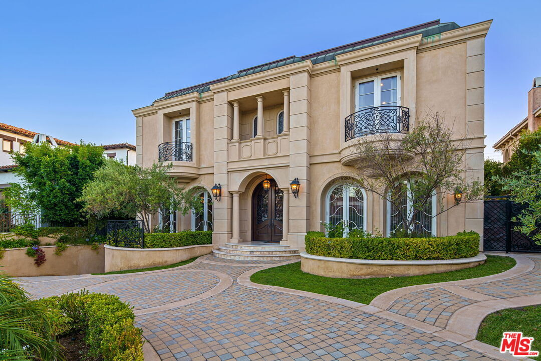 Foto principal - 591 S Burlingame Ave
