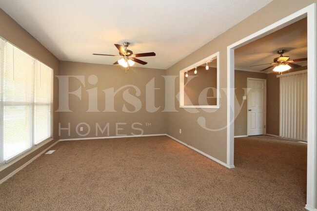 Building Photo - 2335 Bramble Ln