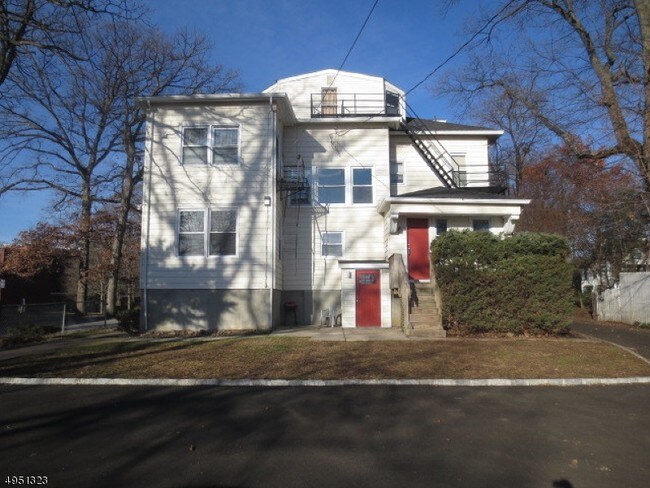 Building Photo - 145 Park St
