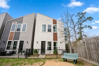 Building Photo - 594 Janisch Rd