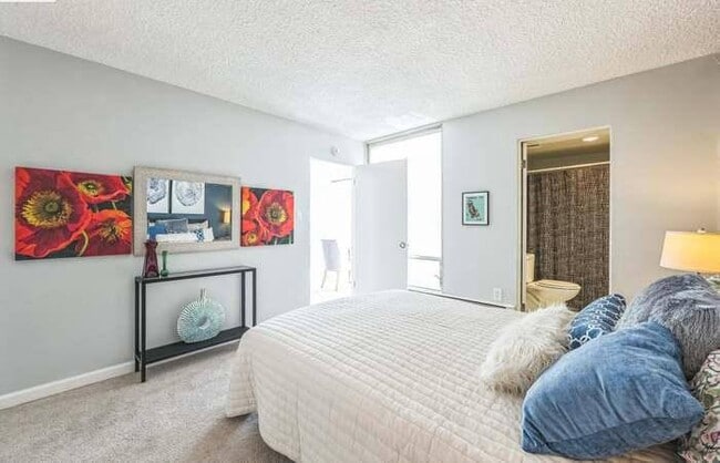 Building Photo - Dana