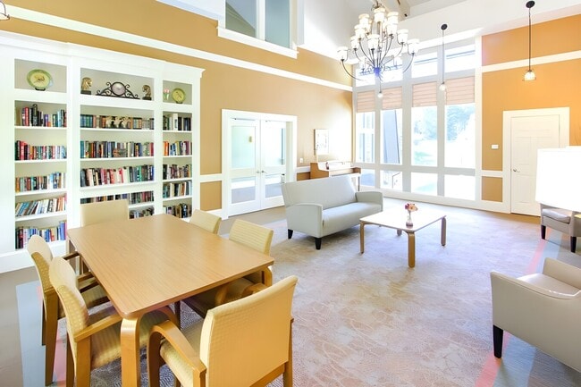 Building Photo - Regency Park