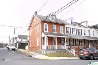 Building Photo - 618 S 5th St