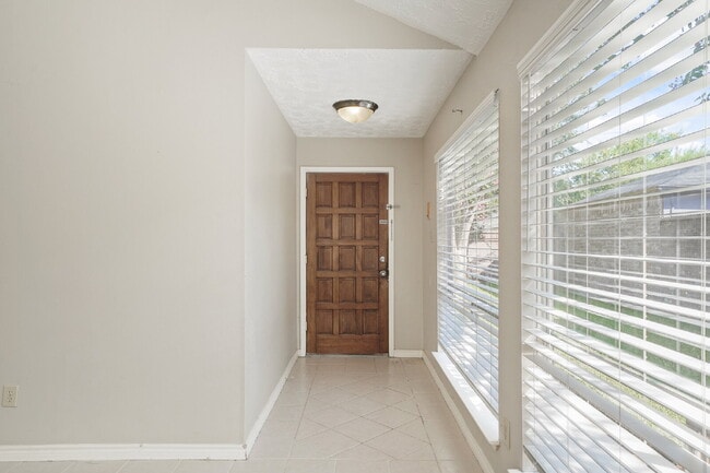 Foto del edificio - 16107 Grassy Creek Dr