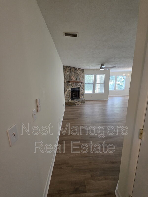 Foto del edificio - 6780 Willowbrook Dr