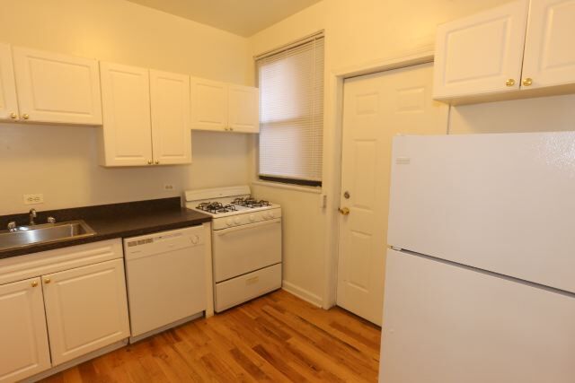 Building Photo - 3720 N Pine Grove Ave