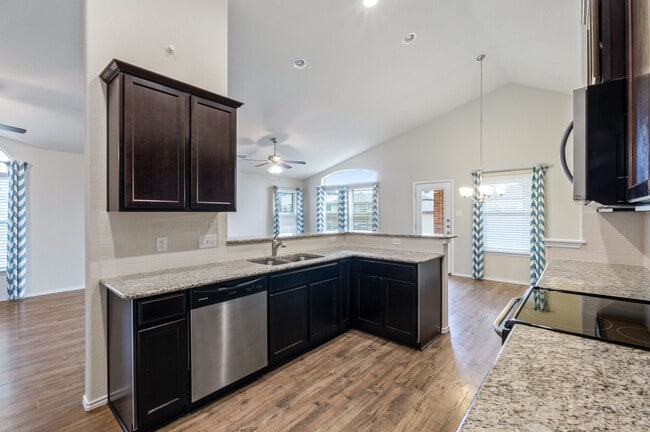 Building Photo - 1328 Blue Leaf Dr