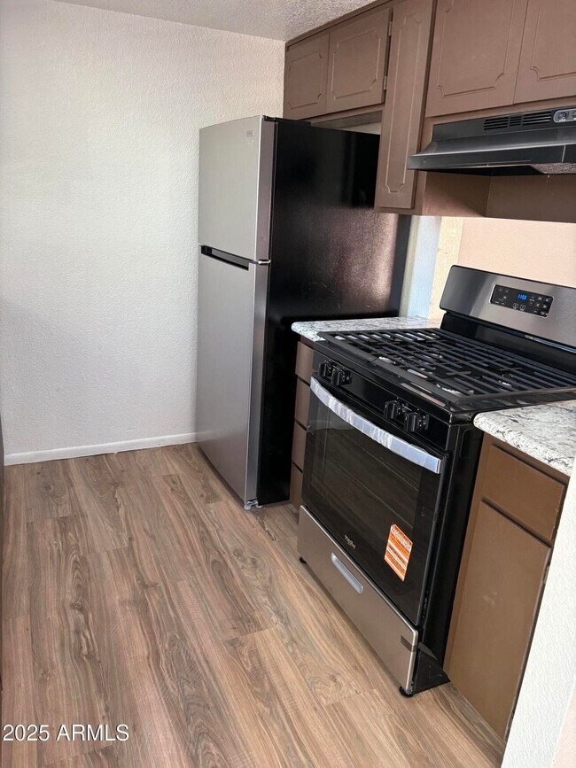 Foto del edificio - 470 E Date St