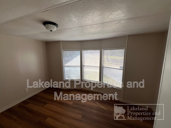 Foto del edificio - 8535 Mathews Rd
