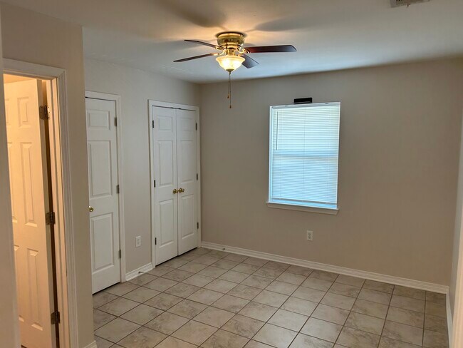 Building Photo - 3408 Pakenham Dr