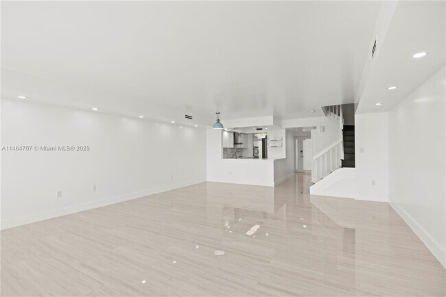 Foto del edificio - 20936 NE 37th Ave