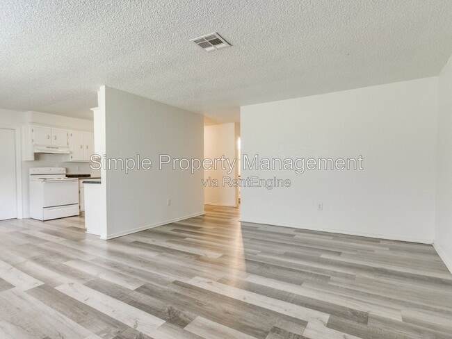 Foto del edificio - 14222 NE 4th St