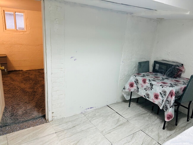 Foto del edificio - 264 Howe Ave