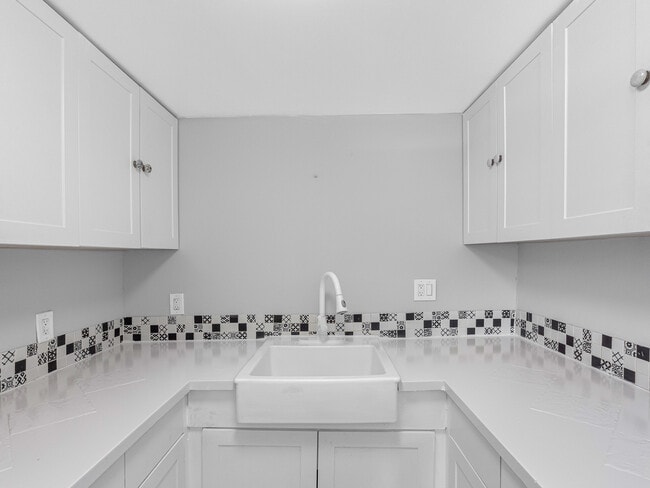 Building Photo - 311 Avanda Ct