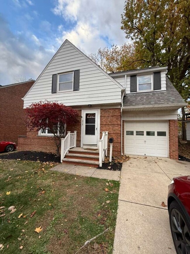 Building Photo - Updated 3-Bedroom Home in Lyndhurst Schools | Yard + Garage