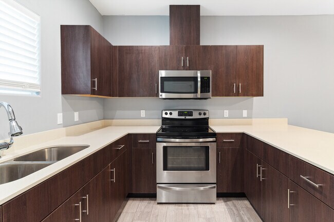 Kitchen - 1720 W Taft St